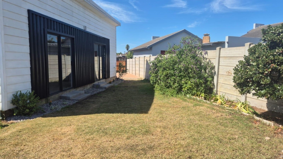 To Let 1 Bedroom Property for Rent in Heiderand Western Cape